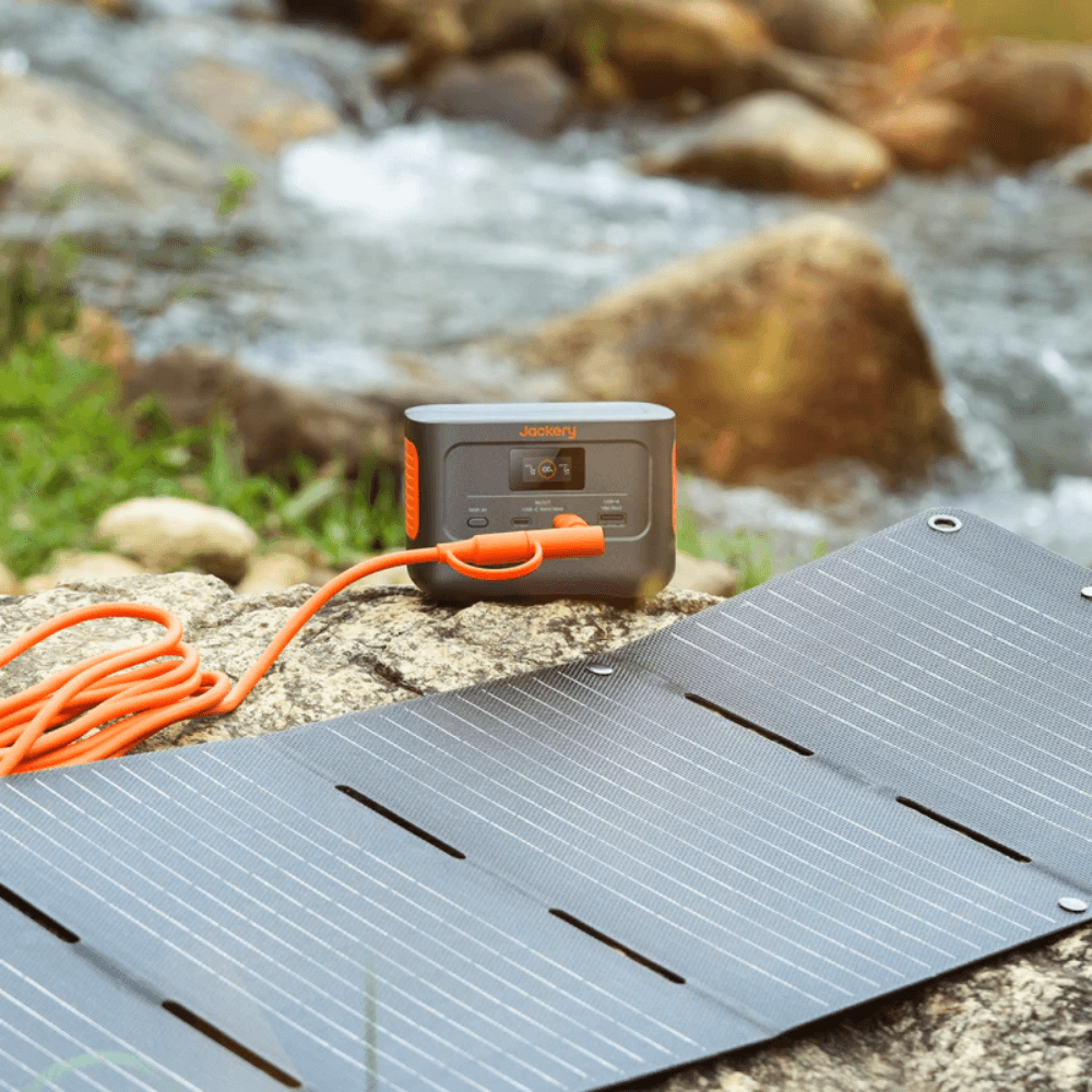 Jackery Solar Generator 100 Plus + 1 x 40W Mini